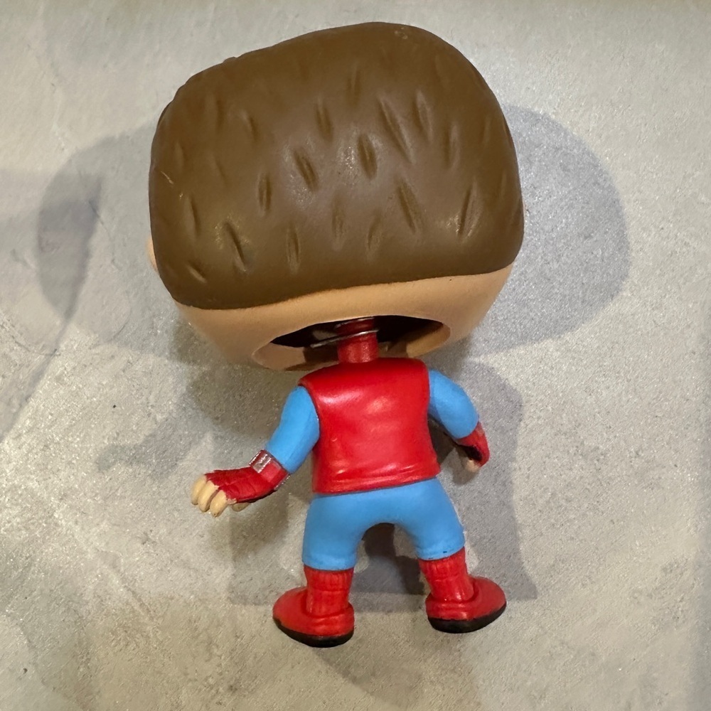 Funko Pop Superman Homecoming #223 - Picture 3 of 3